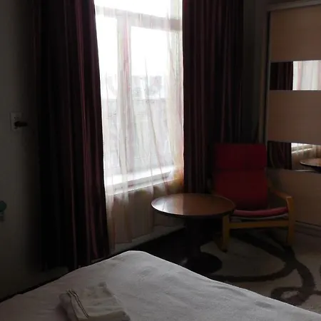 2 Near Opera House Апартаменти *