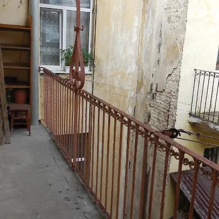 2 Near Opera House Apartman