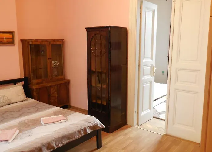 2 Near Opera House Leópolis