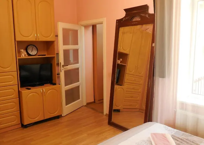 2 Near Opera House *